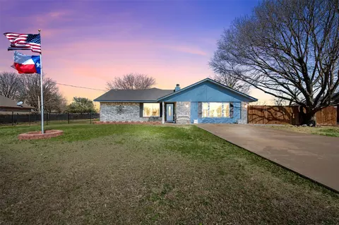 832 Lynn Ann Dr, Red Oak, TX 75154