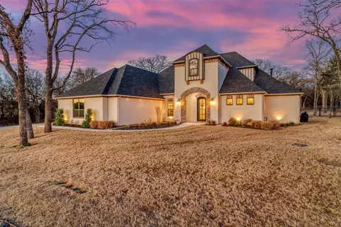 9000 Emma Ct, Granbury, TX 76049