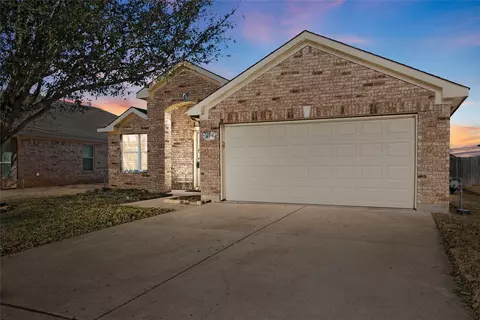 609 Soledad St, Arlington, TX 76002