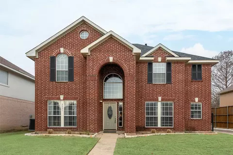 2221 Spring Mills Rd, Mesquite, TX 75181