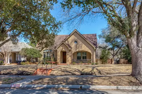 2141 Warner Rd, Fort Worth, TX 76110