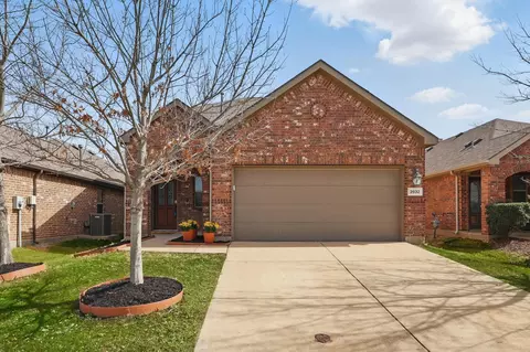2832 Houston Wood Dr, Fort Worth, TX 76244