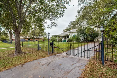 406 S Bowie Dr, Weatherford, TX 76086