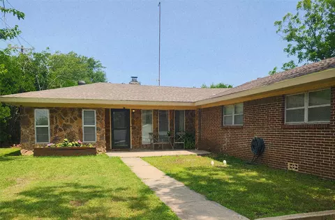1500 Nugent St, Bowie, TX 76230