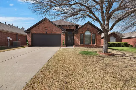1024 Whistle Stop Dr, Saginaw, TX 76131
