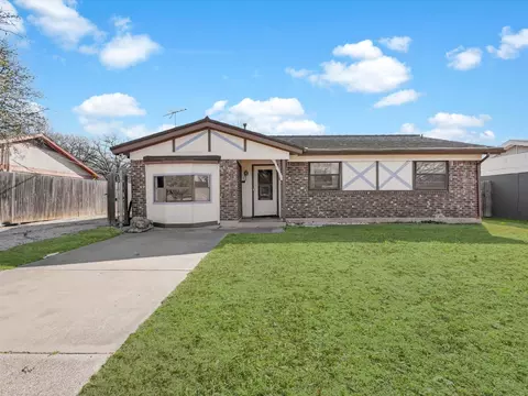 7124 Smithfield Rd, North Richland Hills, TX 76182