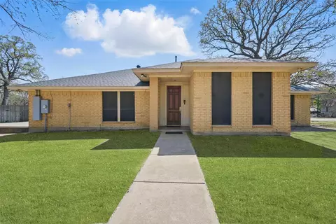 3620 Red Oak Dr, Corinth, TX 76208