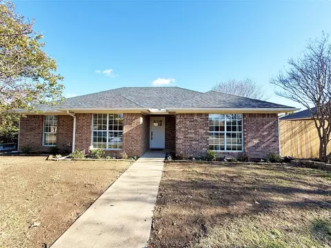 412 Foxwood Cir, Denton, TX 76207