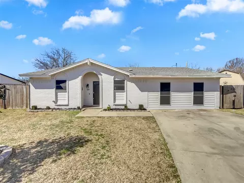 339 Shady Ct, Burleson, TX 76028