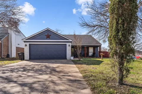 2737 Creekwood Ln, Fort Worth, TX 76123