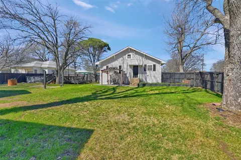 Exterior - 430 E Morton St, Denison, TX 75021 photo 7 of 8