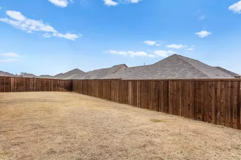 Exterior - 509 Watson Ln, Denton, TX 76210 photo 4 of 6