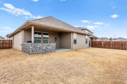 Exterior - 509 Watson Ln, Denton, TX 76210 photo 5 of 6