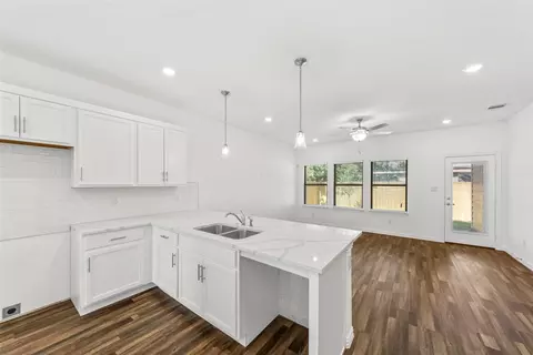 3915 Polly St, Dallas, TX 75210