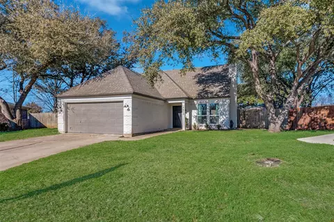 7613 Honeybee Ct, Fort Worth, TX 76137