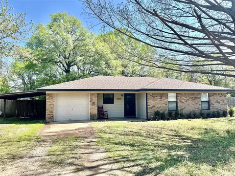 2750 N Post Oak Ln, Reno, TX 75462