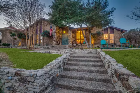 9701 Vista Oaks Dr, Dallas, TX 75243