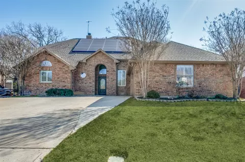 609 Trails End Ct, Hurst, TX 76054