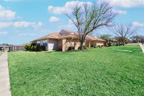 2201 Carmel Dr, Carrollton, TX 75006