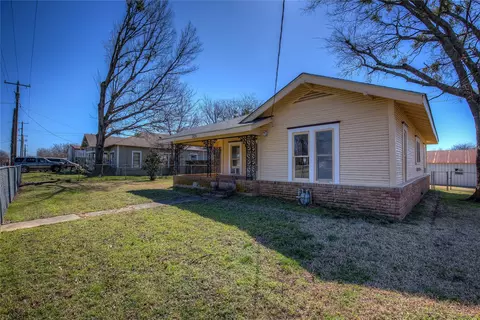 305 W Main St, Cumby, TX 75433