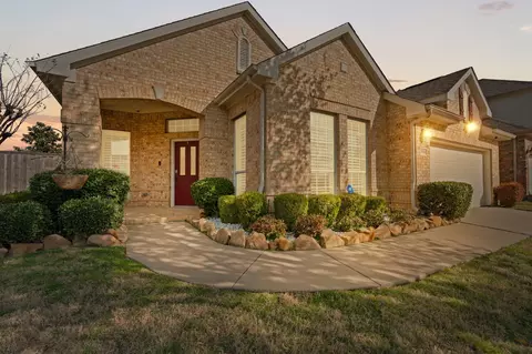 1713 Goshawk Ln, Corinth, TX 76210