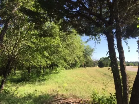 8513 Retreat Blvd, Cleburne, TX 76033