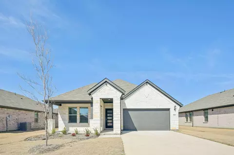 230 Arcane St, Greenville, TX 75402