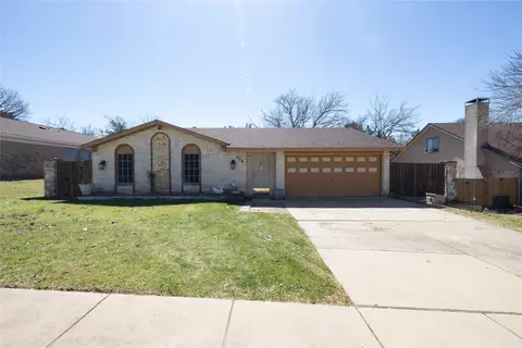 706 Meadowglen Dr, Duncanville, TX 75137