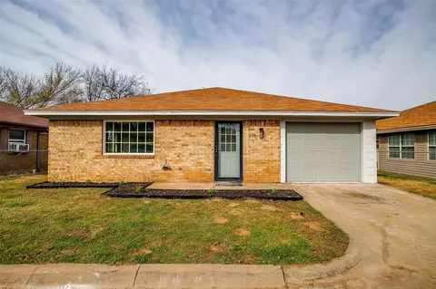 218 Fireside Village Dr, Keene, TX 76059