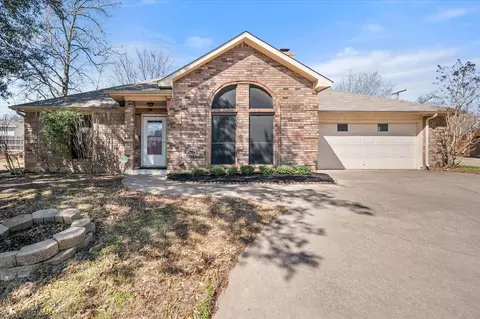 4100 Autumn Ridge Ct, Arlington, TX 76016