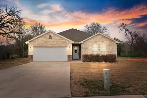733 Fuller Ave, Cleburne, TX 76031