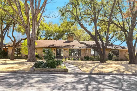 3908 Princess Cir, Dallas, TX 75229