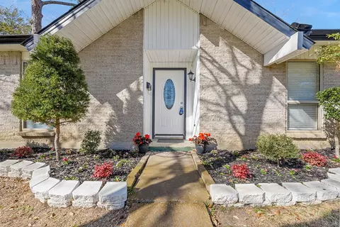 5217 Stagecoach Ln, Garland, TX 75043