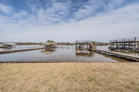 146 Lynn Creek Dr, Mabank, TX 75156