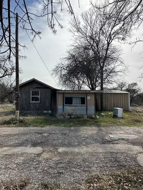 125 Robinson St, Lake Bridgeport, TX 76426