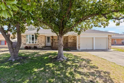 6417 Stonewall St, Greenville, TX 75402