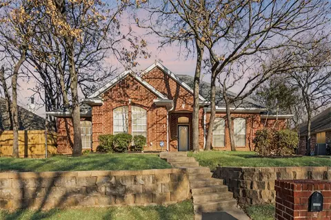 3628 Chateaux Ln, Hurst, TX 76054