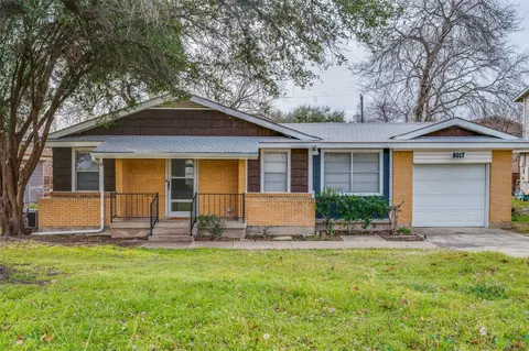 8017 Chaparral Dr, White Settlement, TX 76108