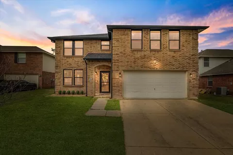 2048 Cap Rock Ln, Grand Prairie, TX 75052