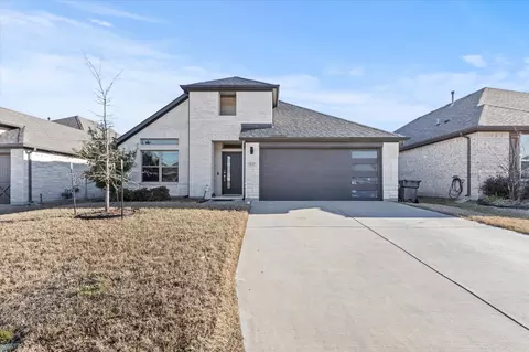 637 Hazeltine Rd, Red Oak, TX 75154