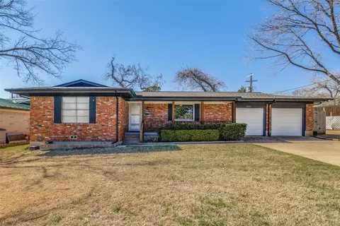 4801 Holiday Ln, North Richland Hills, TX 76180