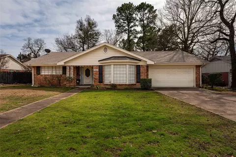 2860 Hubbard St, Paris, TX 75460