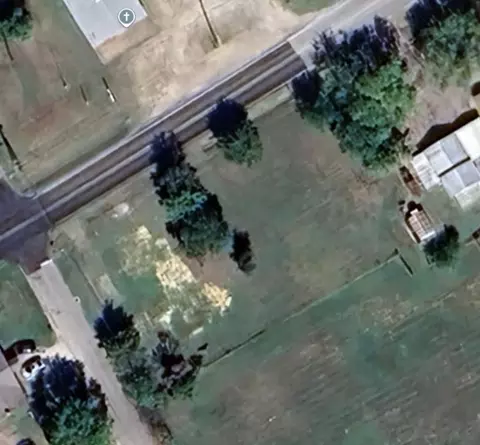 901 Creechville Rd, Ennis, TX 75119