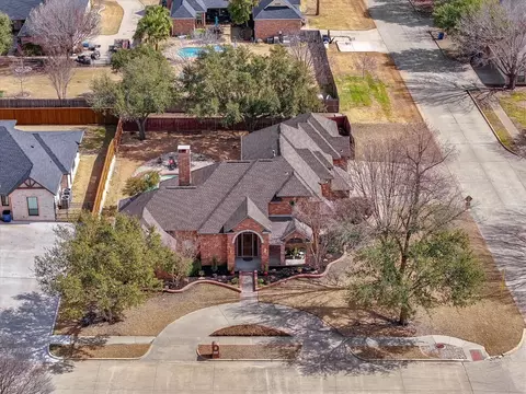2700 Troon Rd, Ennis, TX 75119