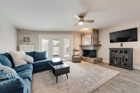 438 Yacht Club Dr #D, Rockwall, TX 75032