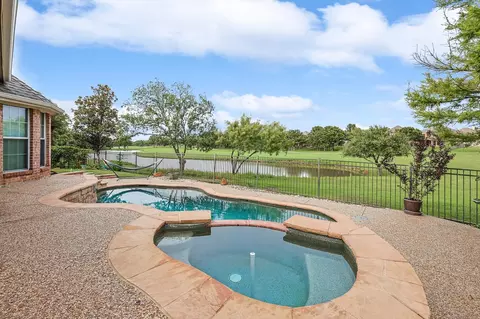 8890 Weston Ln, Lantana, TX 76226
