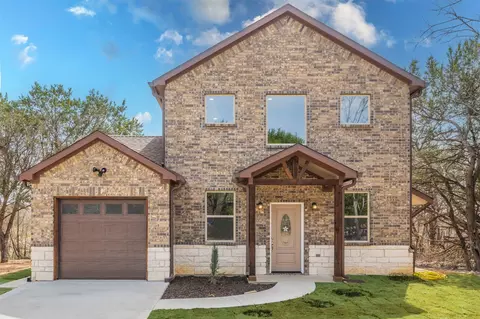 2715 S Shadowood St, Granbury, TX 76048