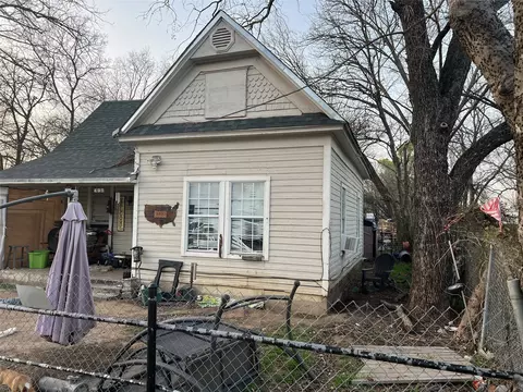 405 E Willingham St, Cleburne, TX 76031