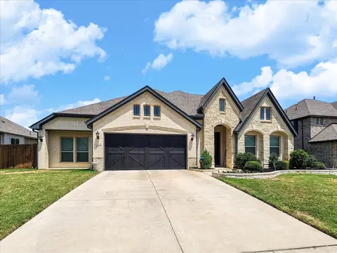 905 Royal Ct, Mansfield, TX 76063