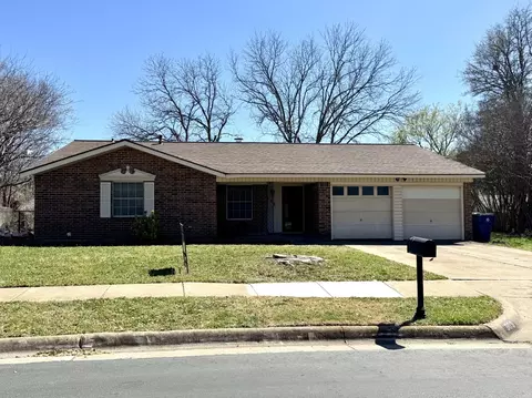 909 Holly St, Crowley, TX 76036